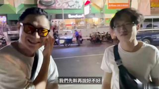 【69堂午夜视频】第一次来泰国玩找了两个妹子一起服务这感觉