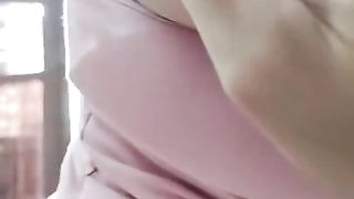 【69堂午夜视频】表姐夫去外地出差后好色表弟勾引表姐偷情假装按摩实则脱下裤子爆操内射表姐