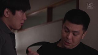 【69堂午夜视频】雌犬特別編 娘の前で、母の前で、雌犬のように激しく突かれて