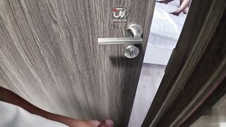【69堂午夜视频】极品美女邻居自慰玩弄骚穴被发现借用肉棒给她享受网丝开档甜味小穴